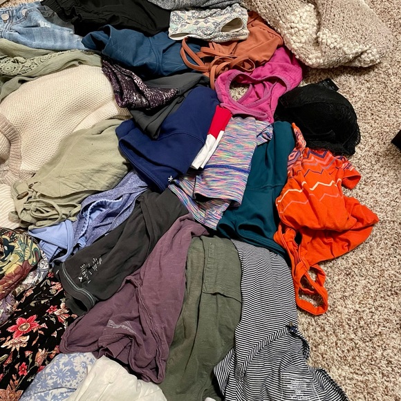 Womens Clothing Bundle (small and medium lot) - Picture 5 of 6